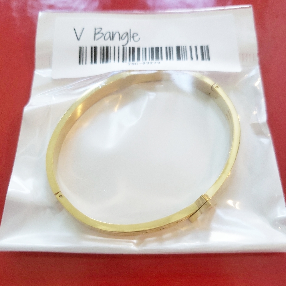 The Styled Collection V Bangle - Picture 3 of 4